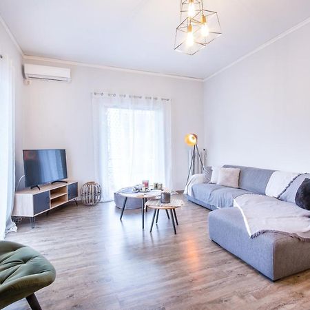 Apartment With Parking Near Medical Center Athena Bagian luar foto