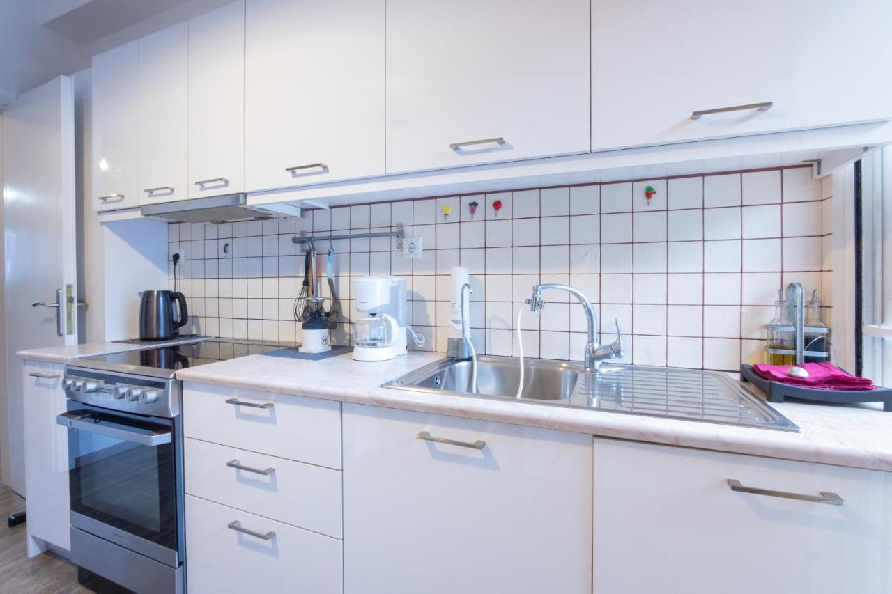 Apartment With Parking Near Medical Center Athena Bagian luar foto